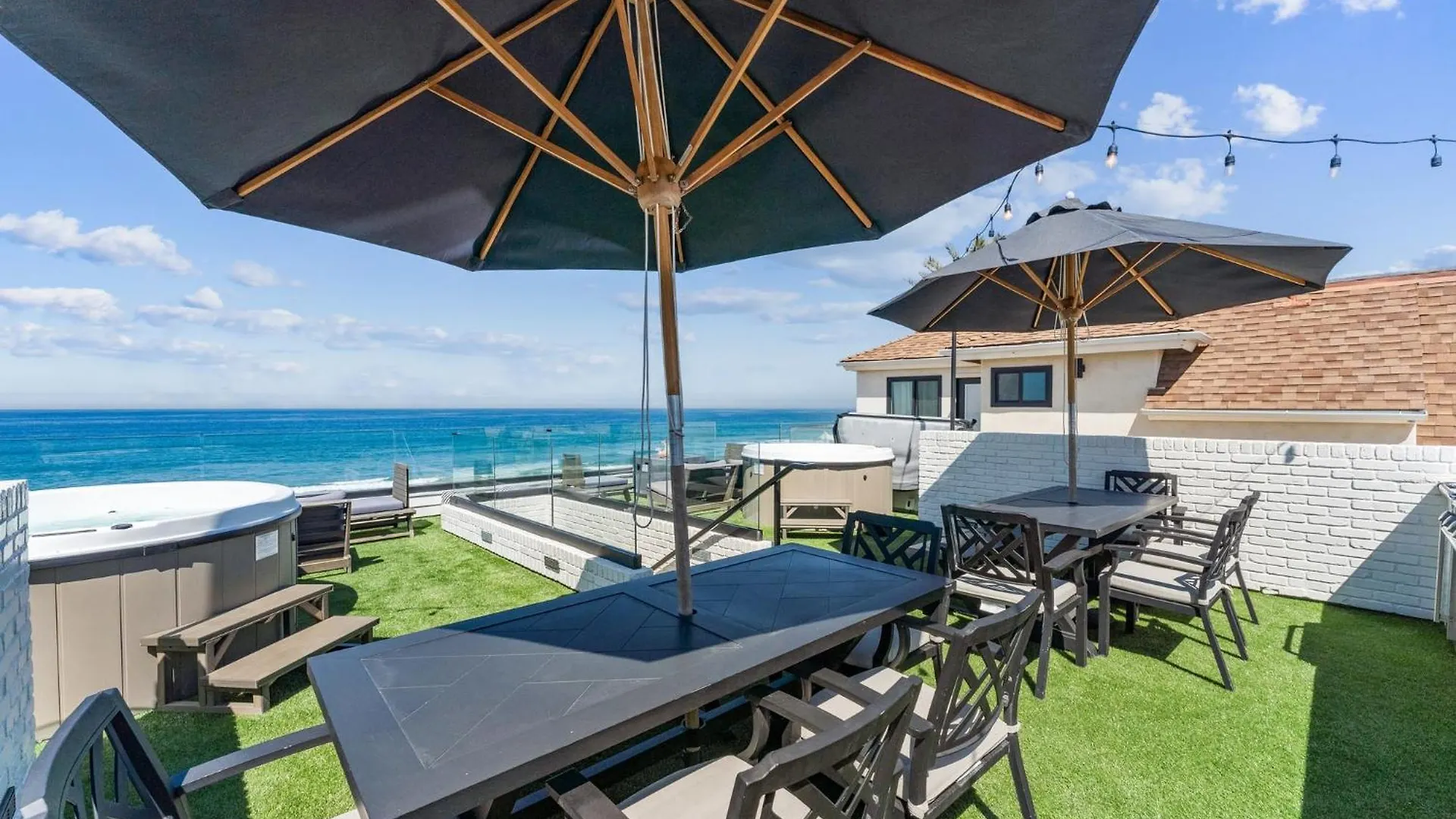 Entire Upper Oceanfront Masterpiece With Rooftop