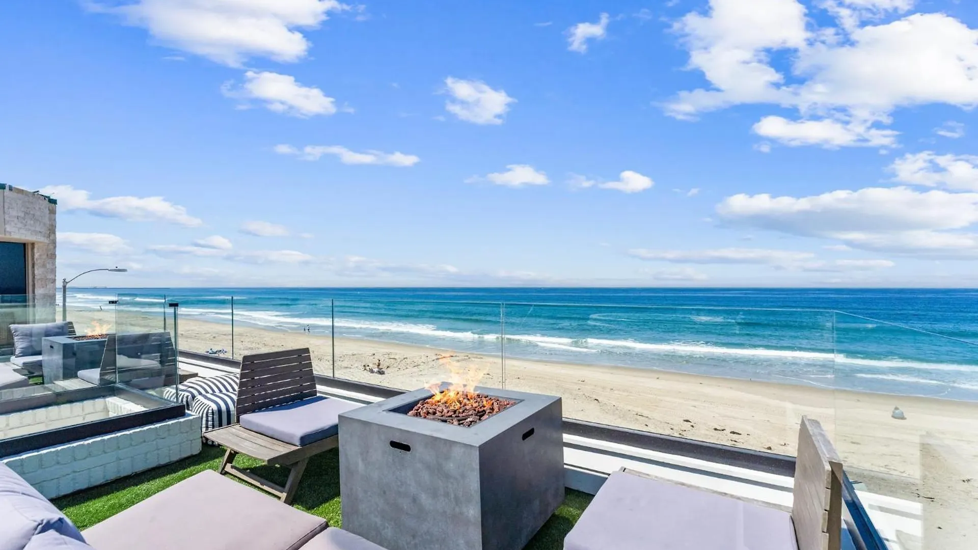 Entire Upper Oceanfront Masterpiece With Rooftop *