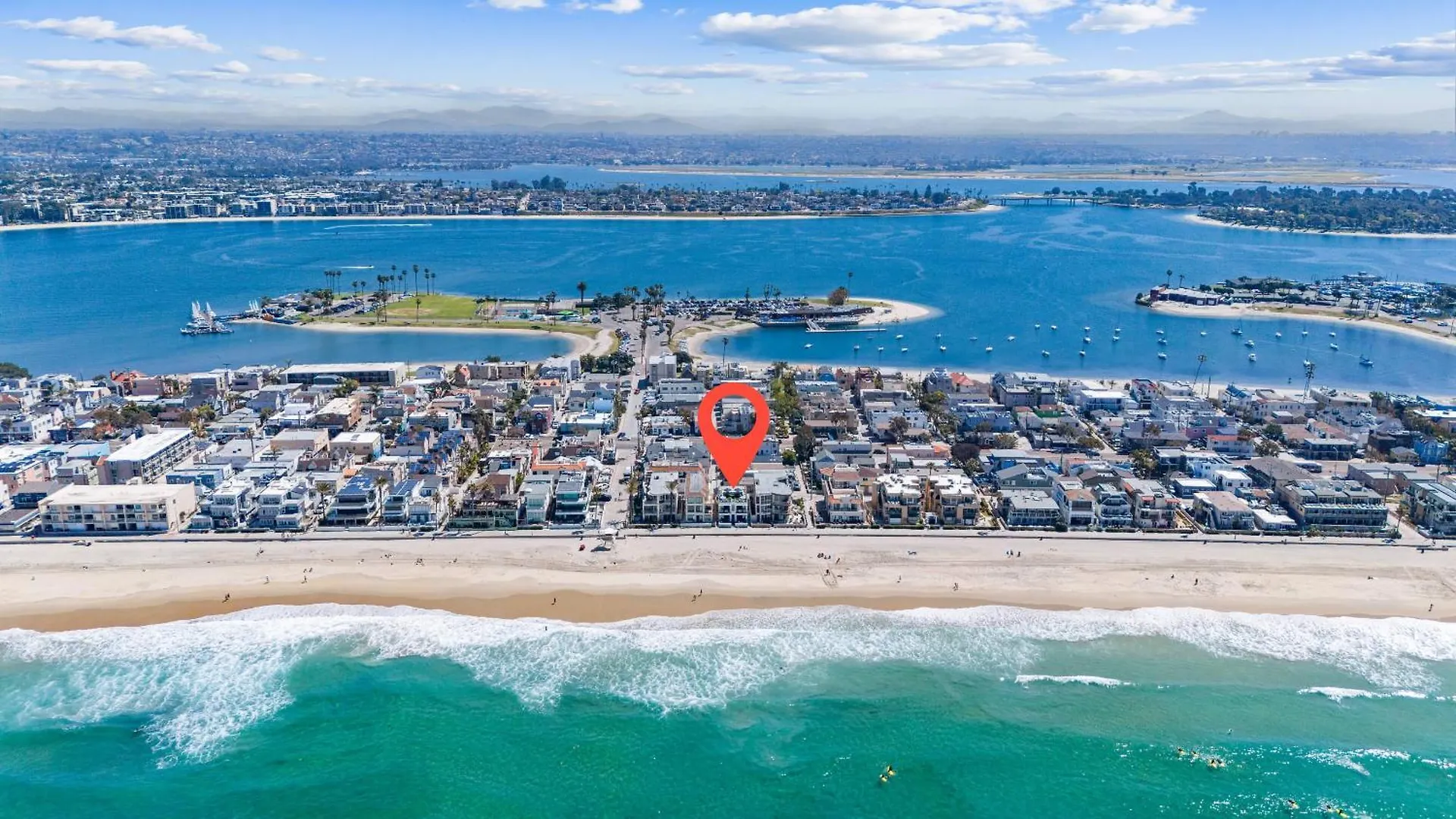 Entire Upper Oceanfront Masterpiece With Rooftop Holiday home *