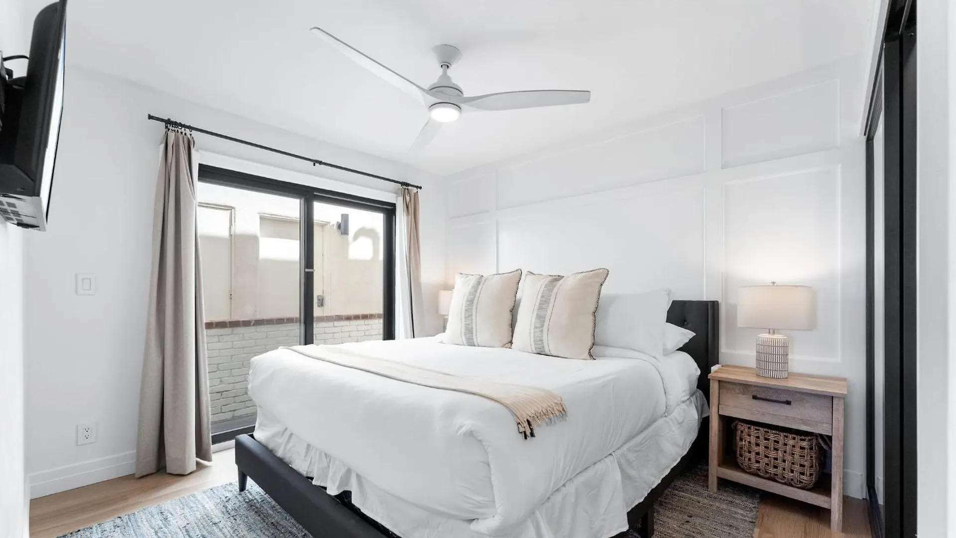 Luxury Ground N Oceanfront Unit With Patio Lounge Holiday home