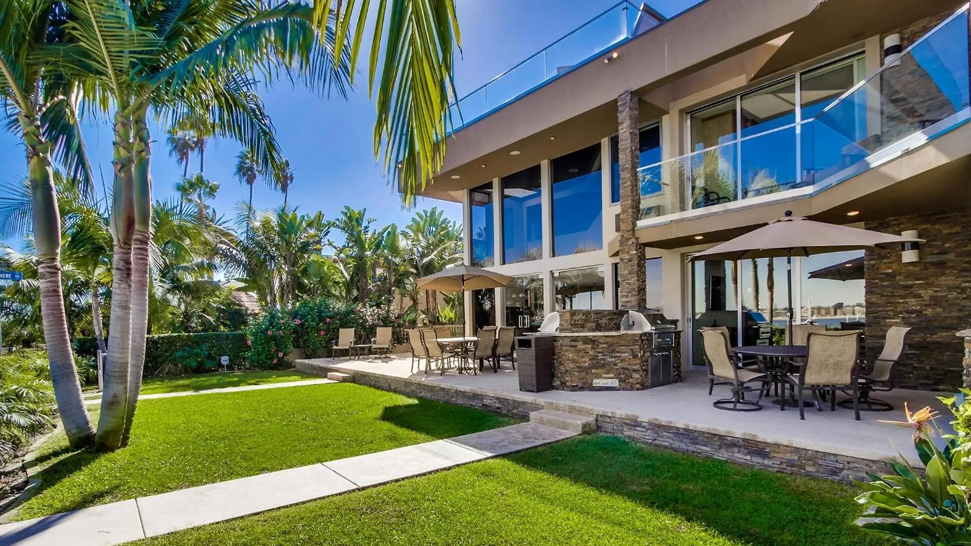 B5172 On The Bay - 7 Bedroom Holiday home *