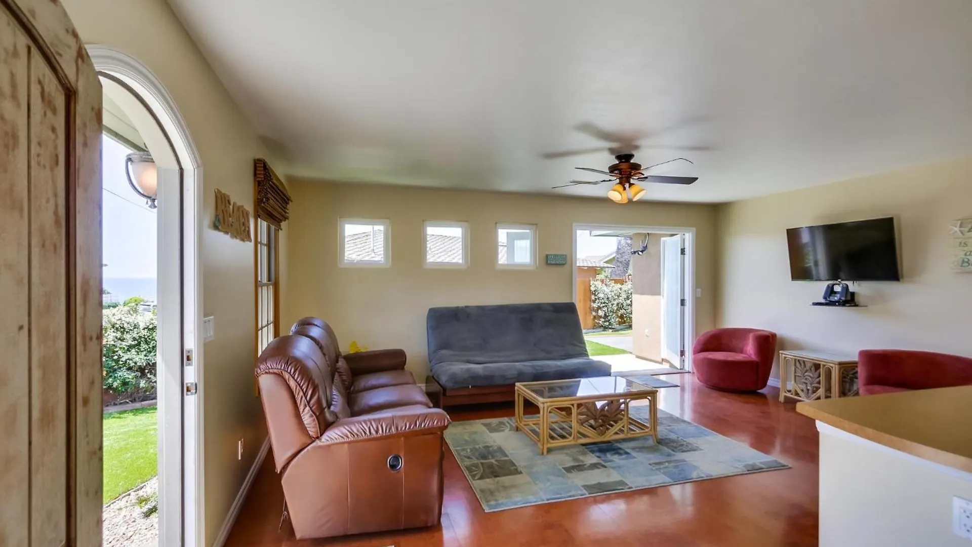 B5205 Pacific Sunset Apartment