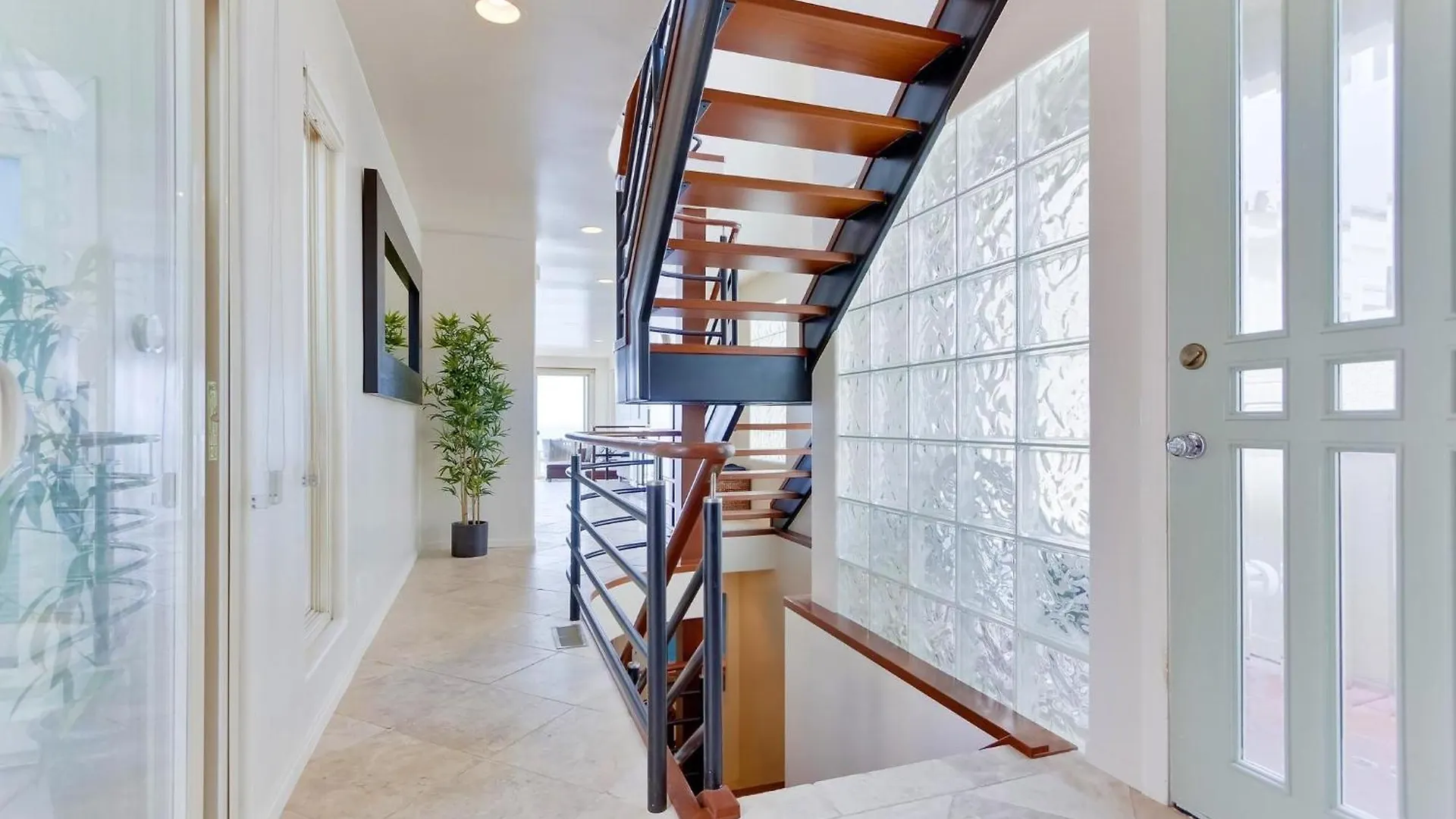 B5120 La Jolla Oceanfront *