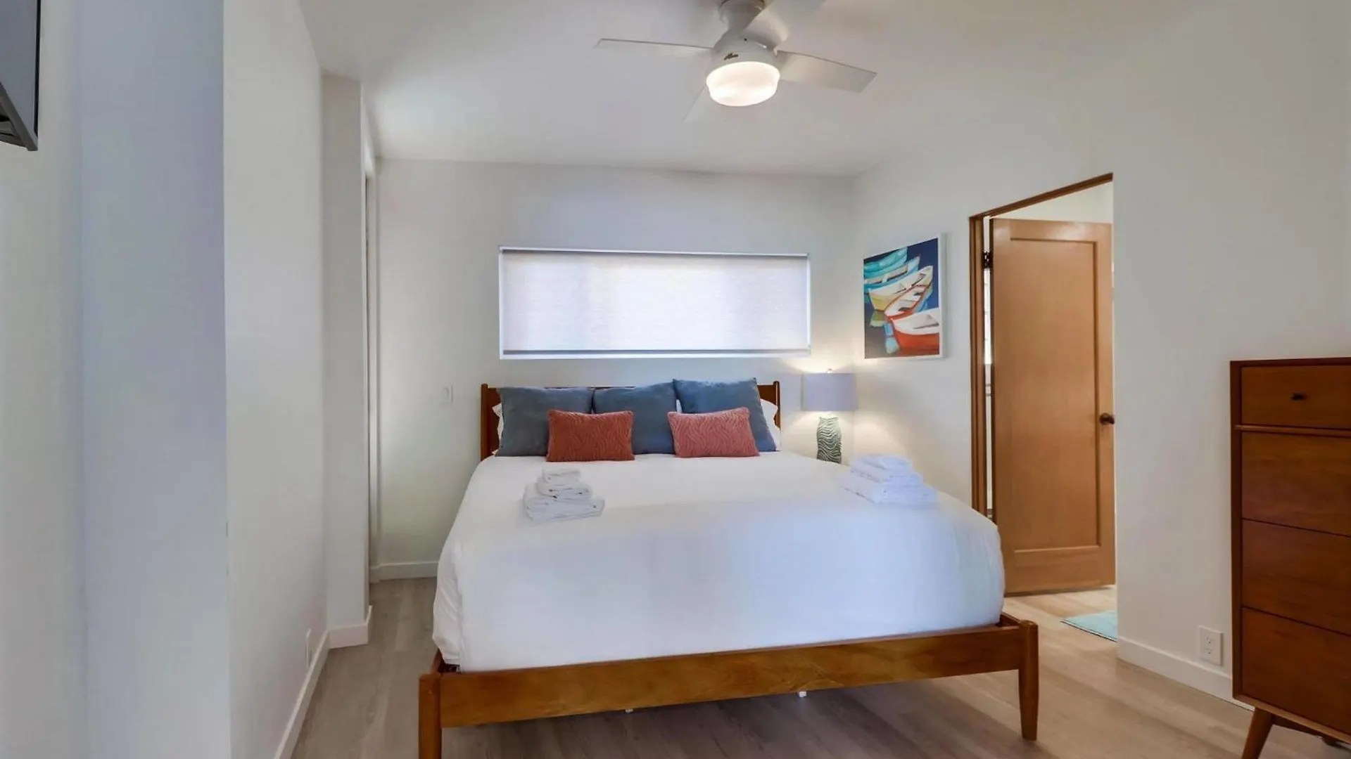 B5328 Bayside Bliss Apartment