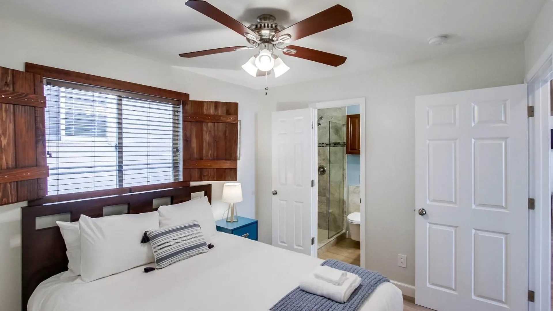 Apartment B5338 Island Sands 1 *