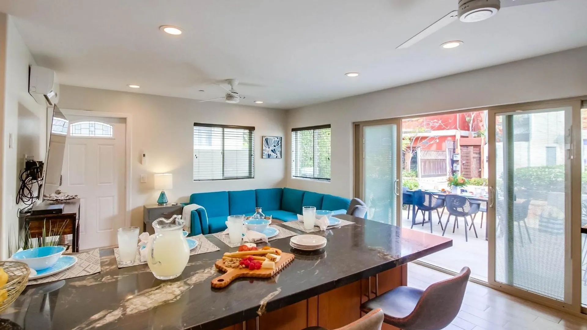 Apartment B5338 Island Sands 1