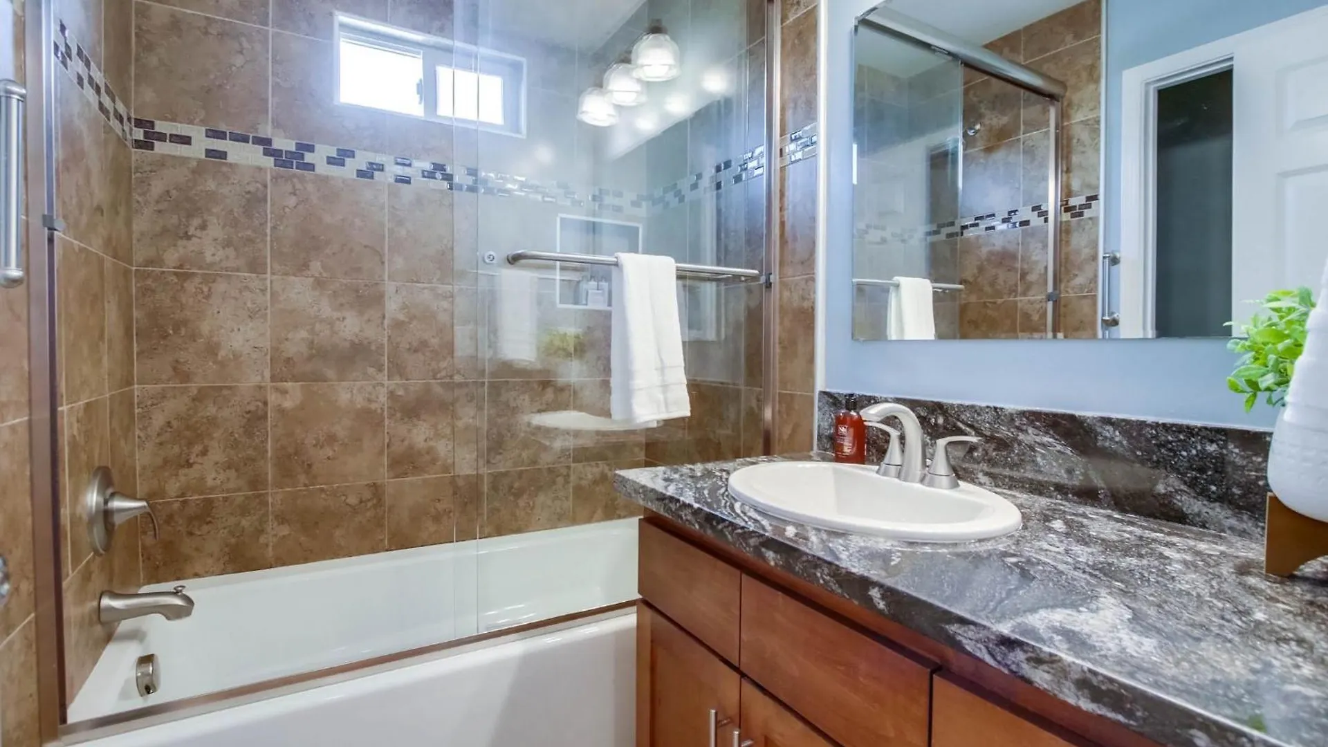 B5338 Island Sands 1 Apartment *