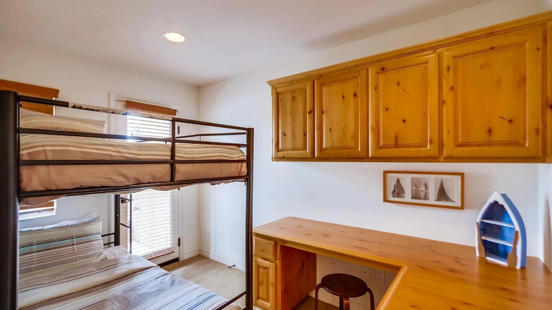 Apartment B5135 Pacific Blue Three *