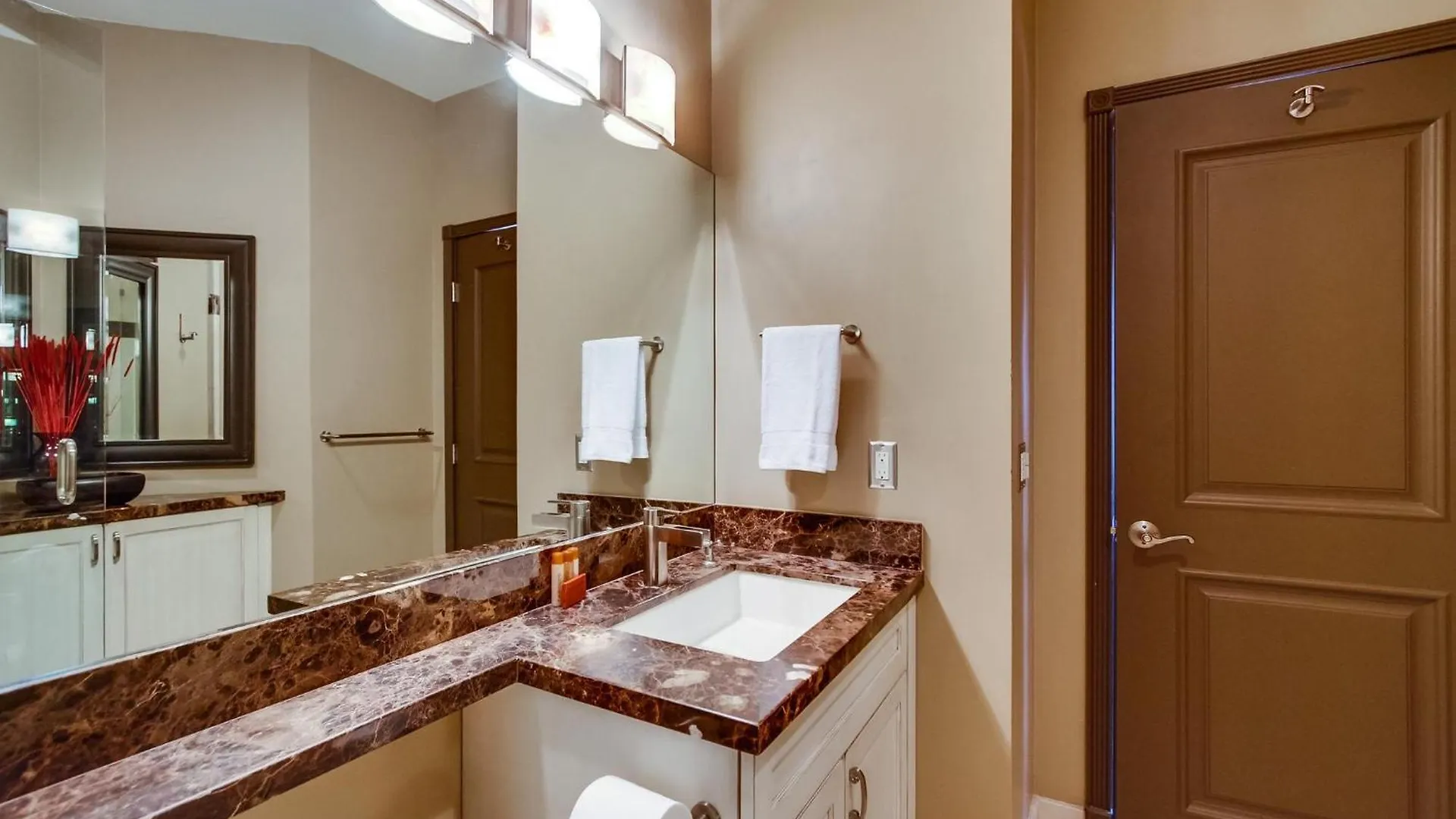 Apartment B5168 On The Bay - 1 Bedroom *