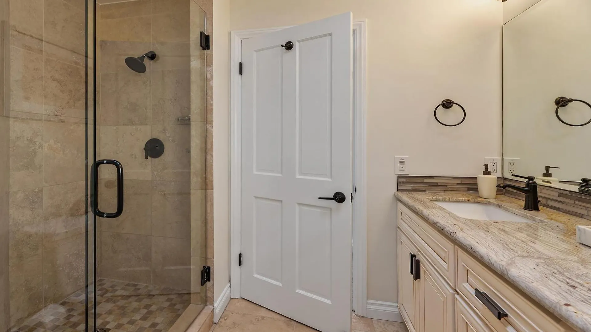 B5347 Del Mar Haven Holiday home *