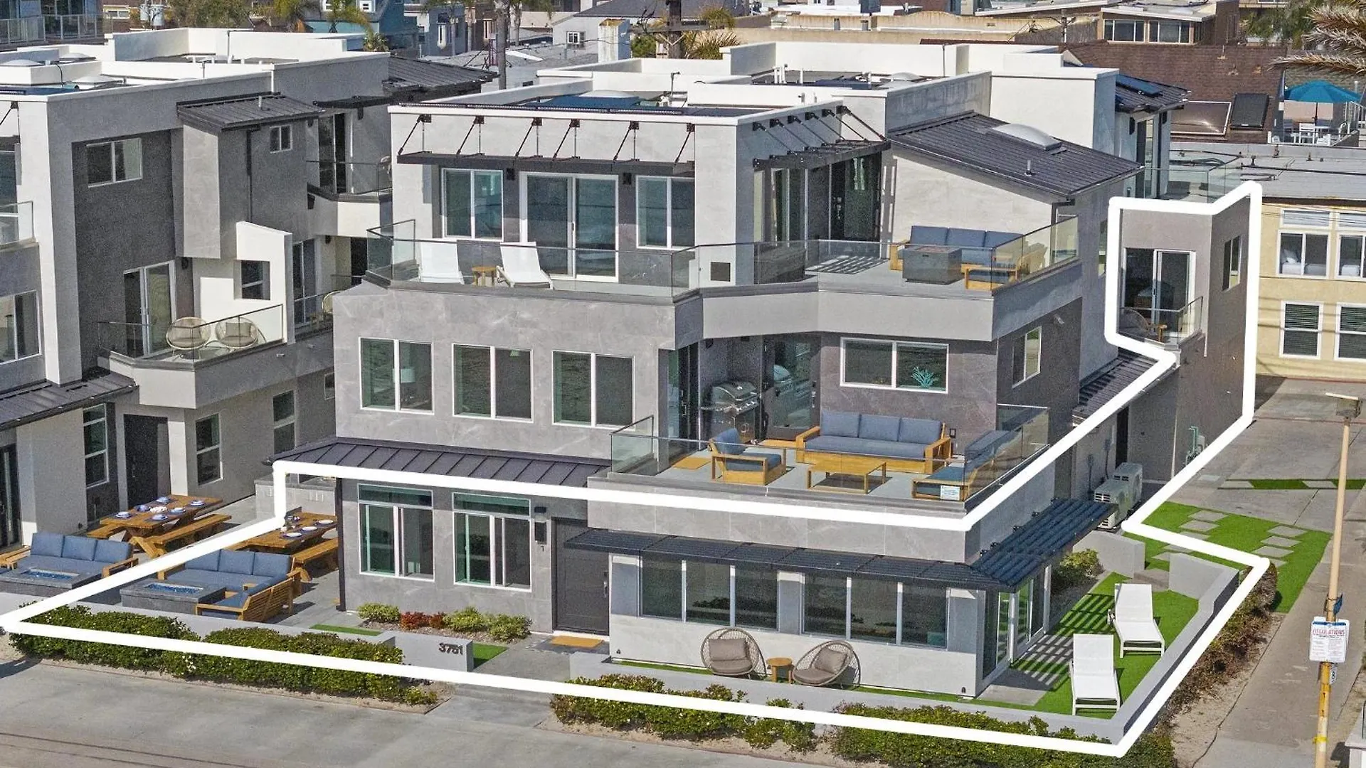 B5128 Bluewater Oceanfront 1 South *