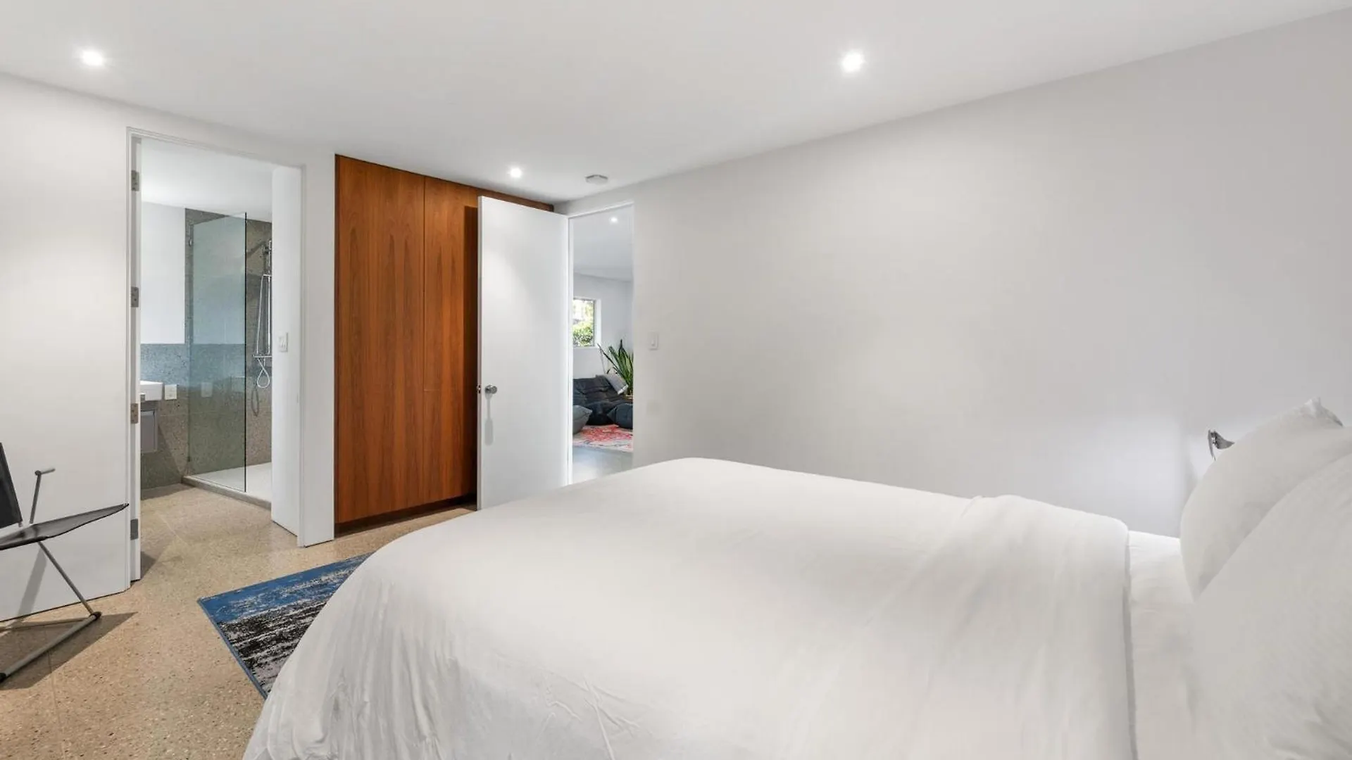 B5407 Beachfront Modern *