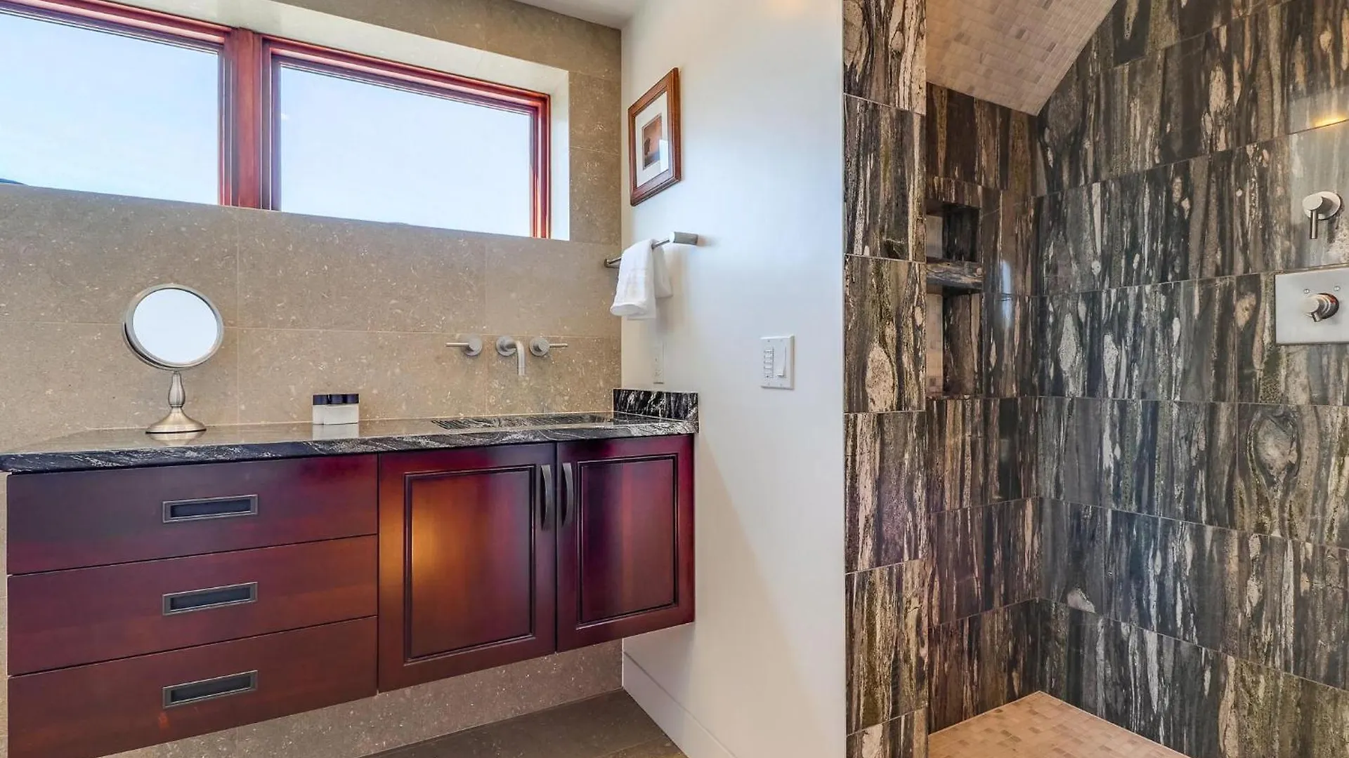 B5301 Mission Solstice Holiday home