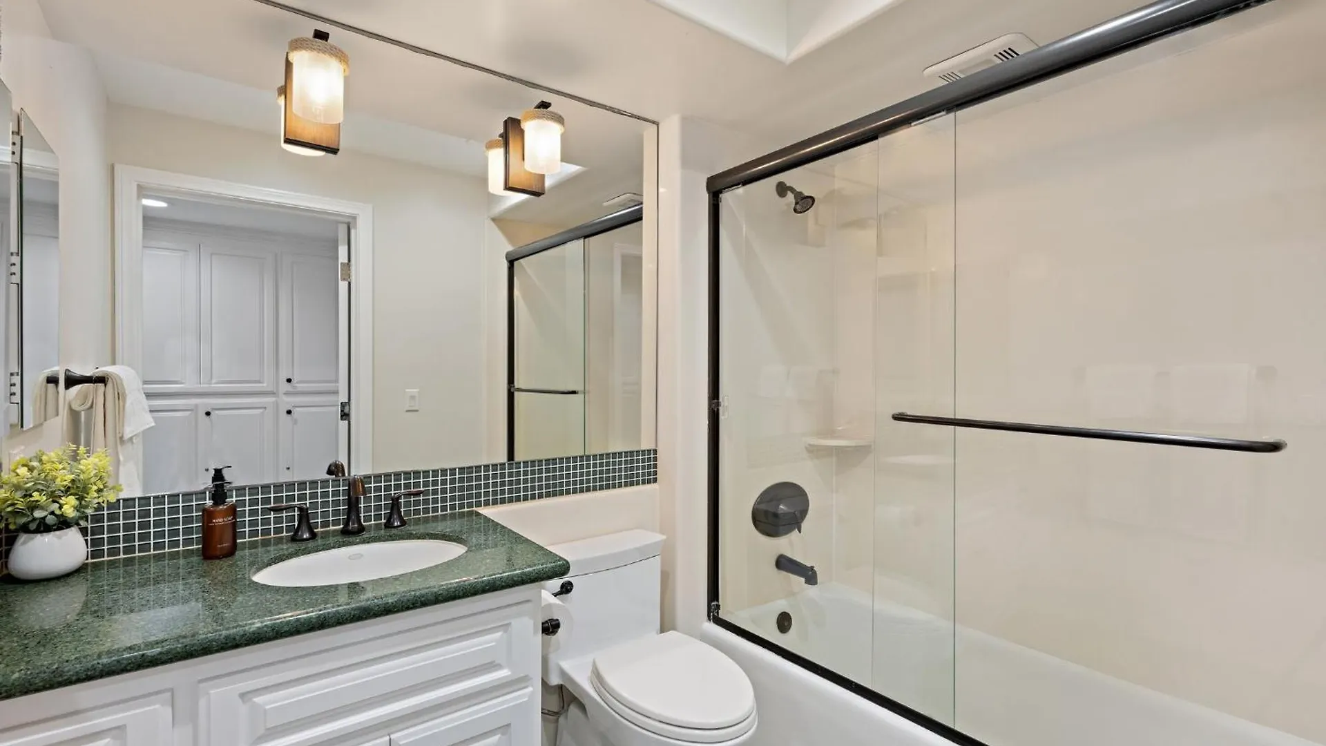 B5128 Bluewater Oceanfront 1 South Apartment