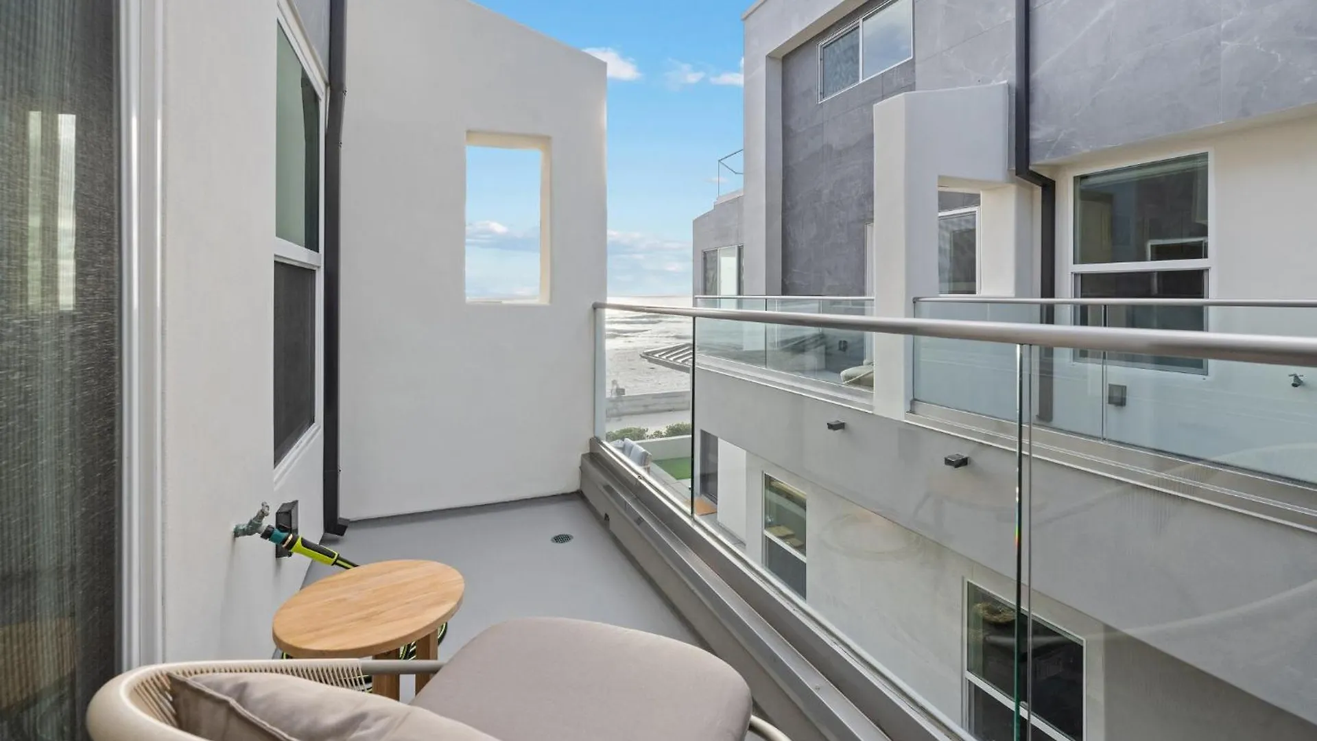 B5128 Bluewater Oceanfront 1 South *
