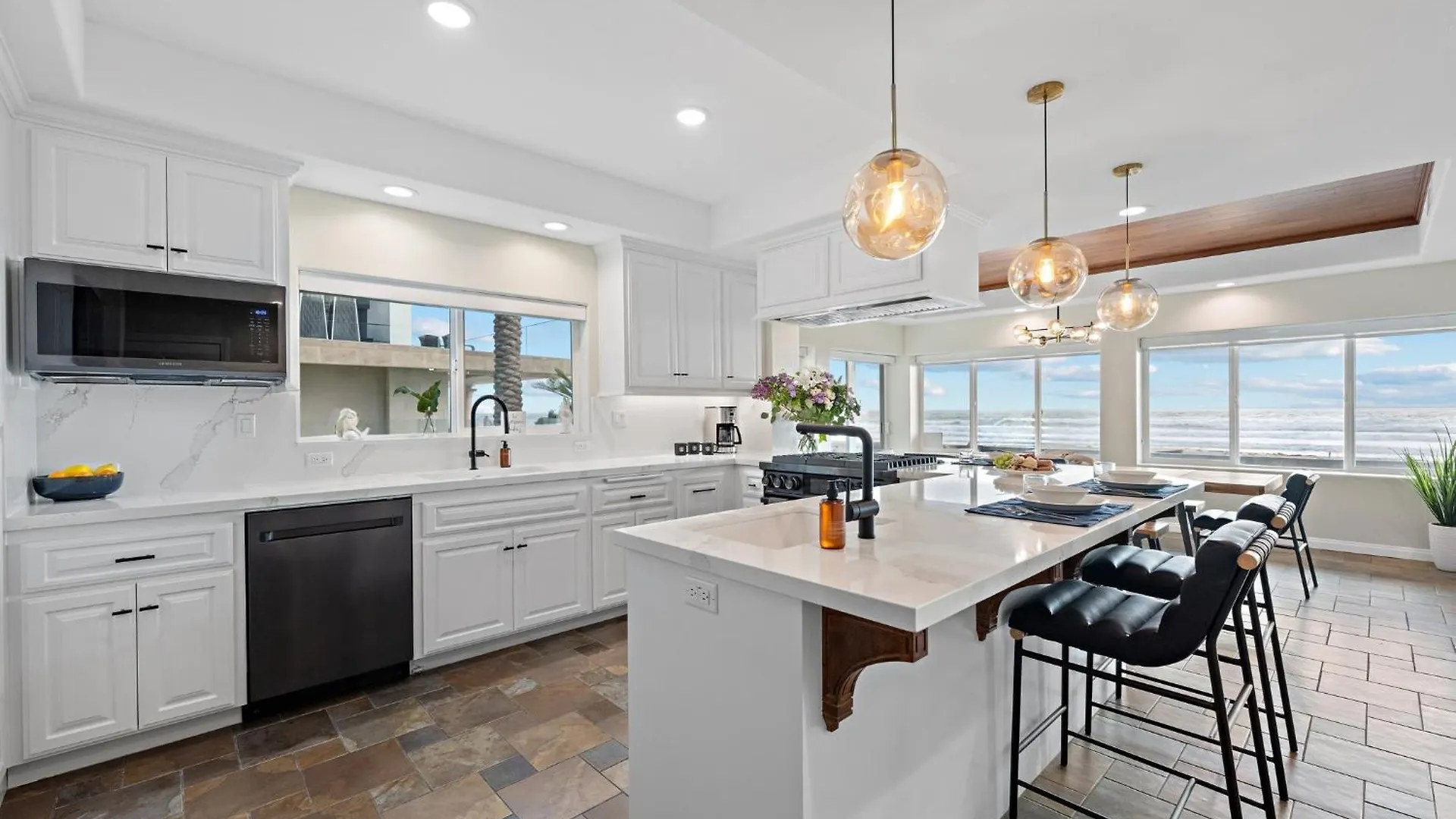 B5128 Bluewater Oceanfront 1 South Apartment San Diego
