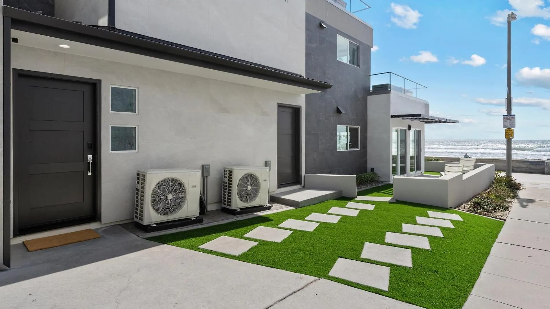 B5128 Bluewater Oceanfront 1 South Apartment
