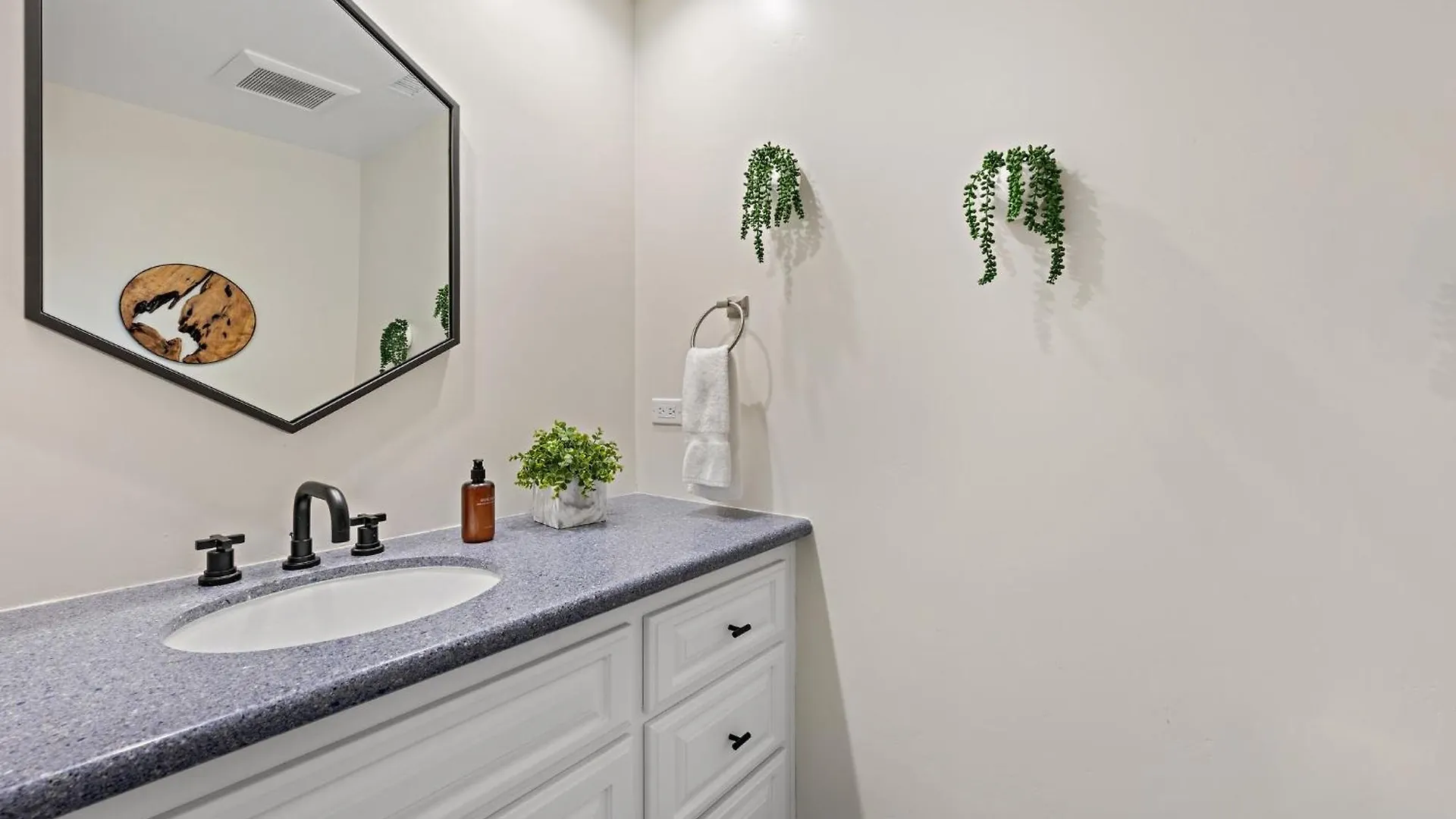Apartment B5128 Bluewater Oceanfront 1 South *