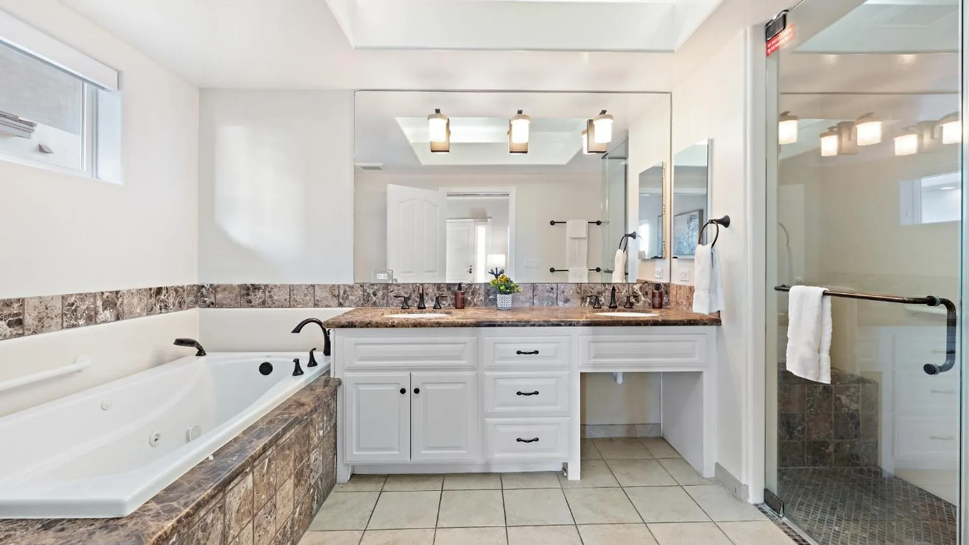 B5128 Bluewater Oceanfront 1 South Apartment *