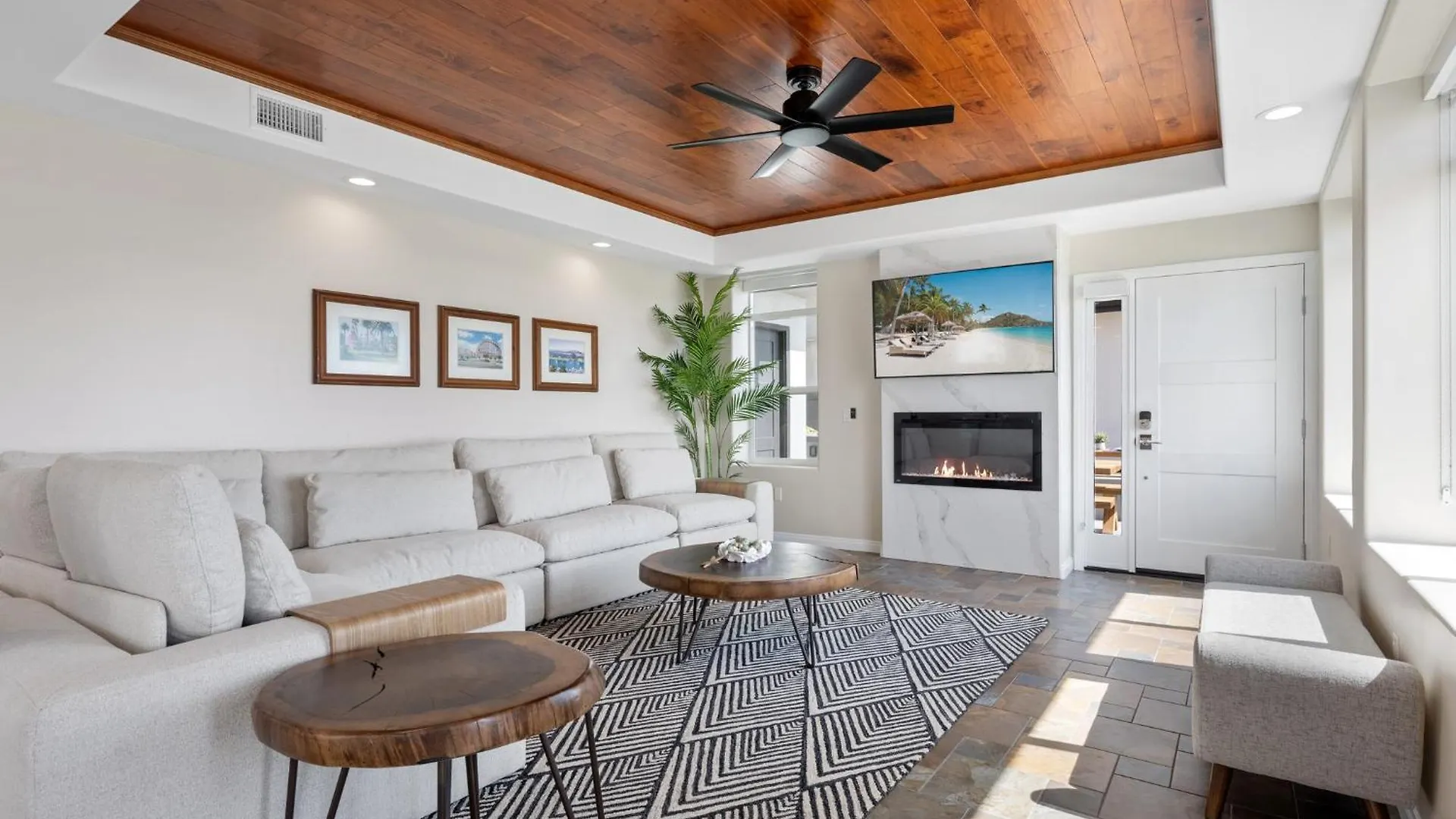B5129 Bluewater Oceanfront 1 North Apartment *