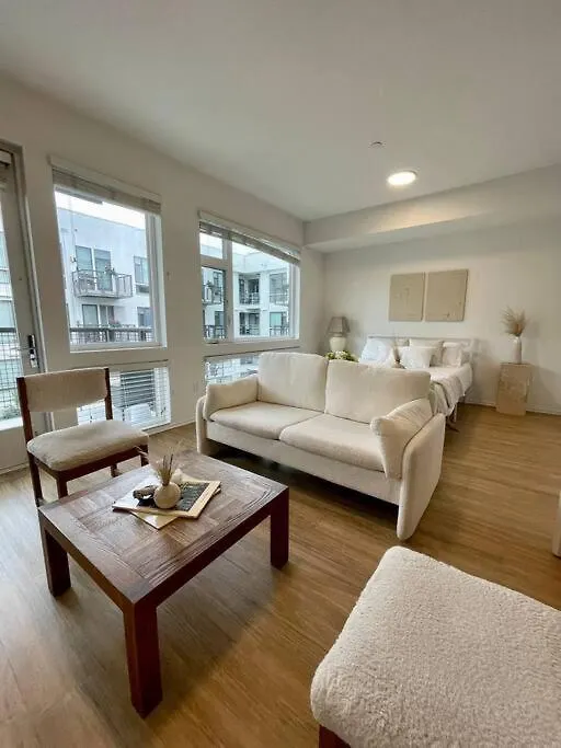 Stylish Downtown Studio Apartment