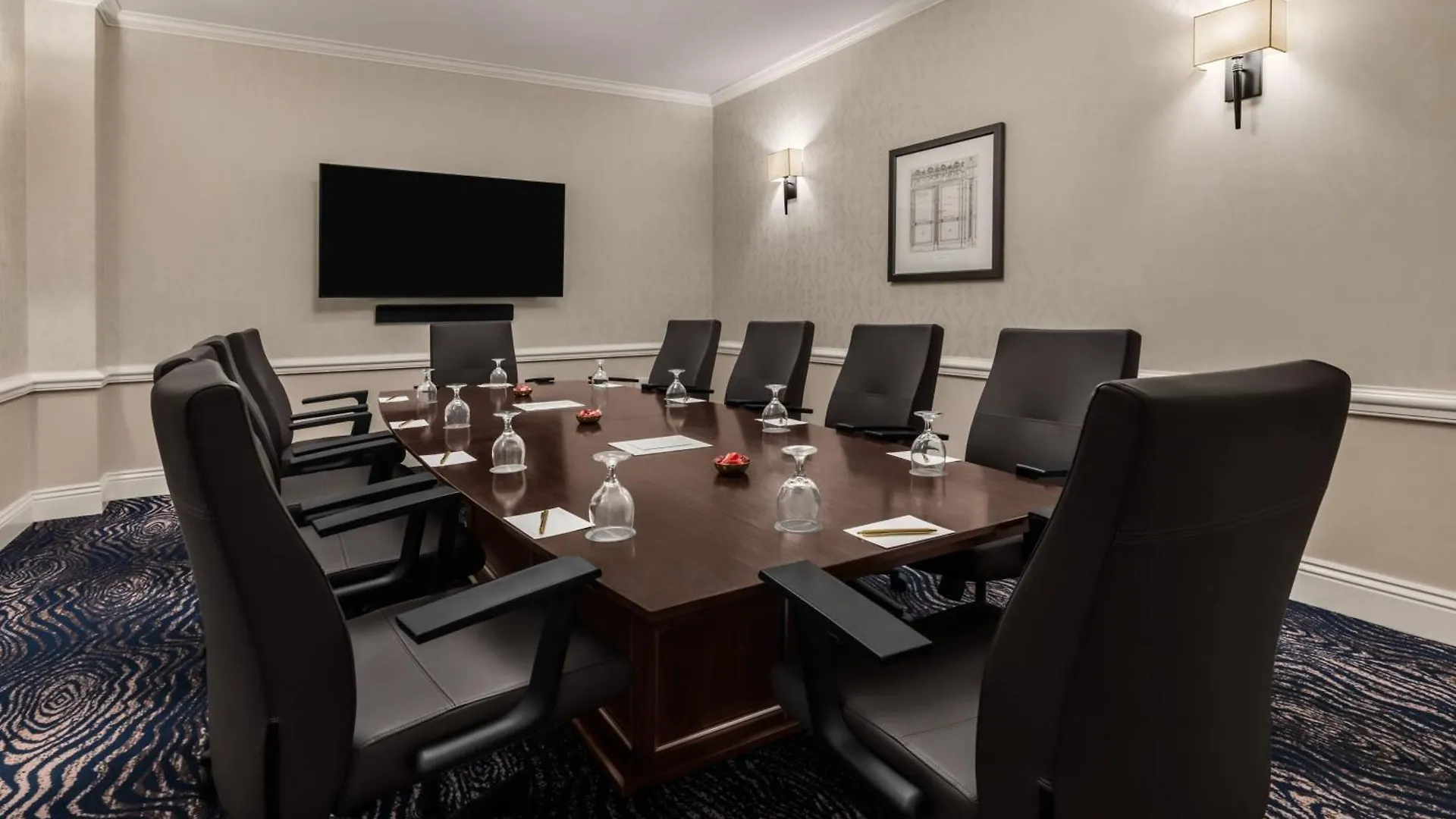 Courtyard By Marriott Downtown Hotel