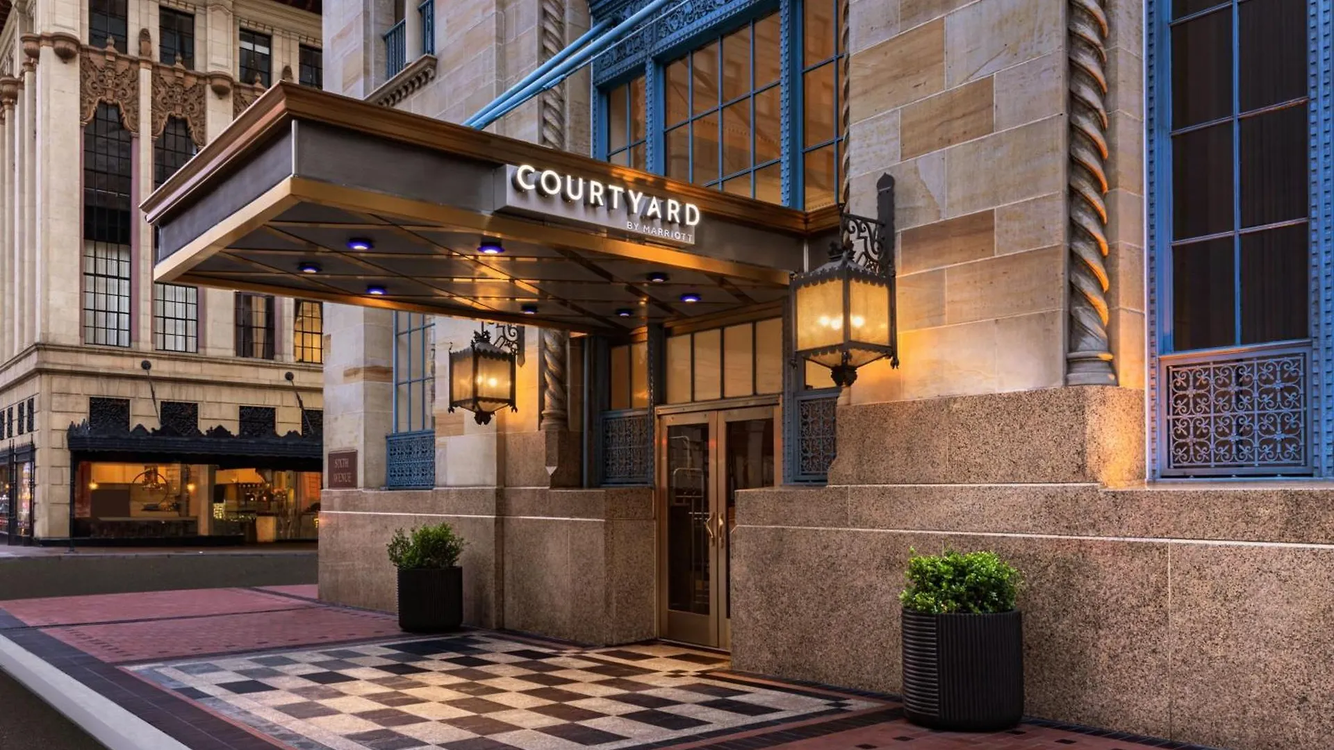 Courtyard By Marriott Downtown San Diego