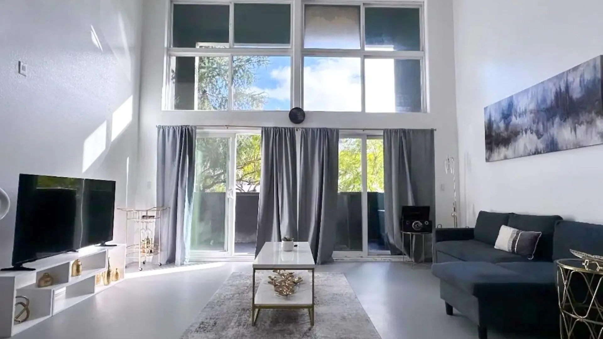 Apartment Beautiful Loft In Little Italy Sd With Parking