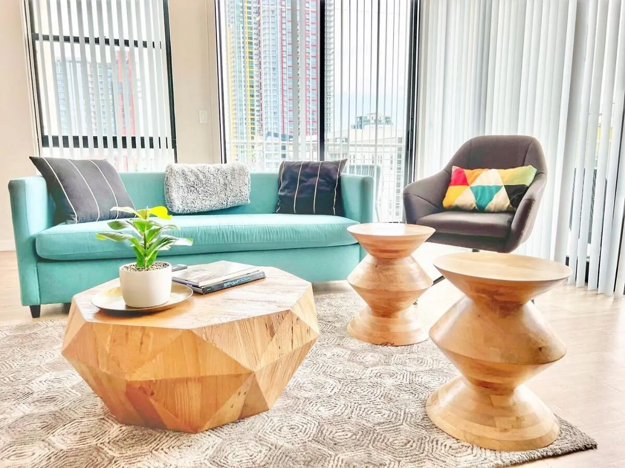 Apartment 3 Bedroom Penthouse In Downtown! San Diego