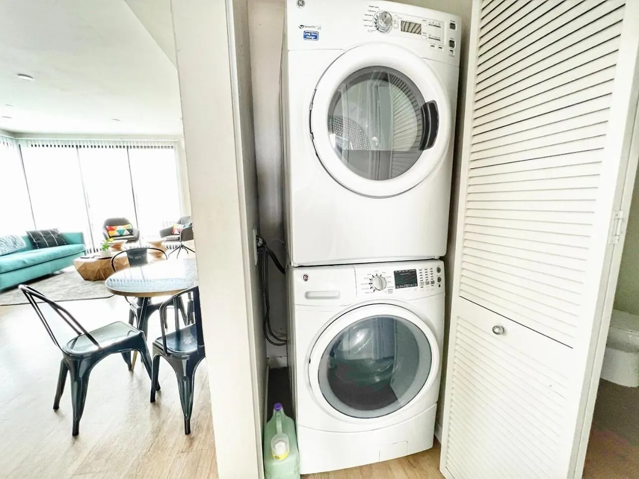 3 Bedroom Penthouse In Downtown! *