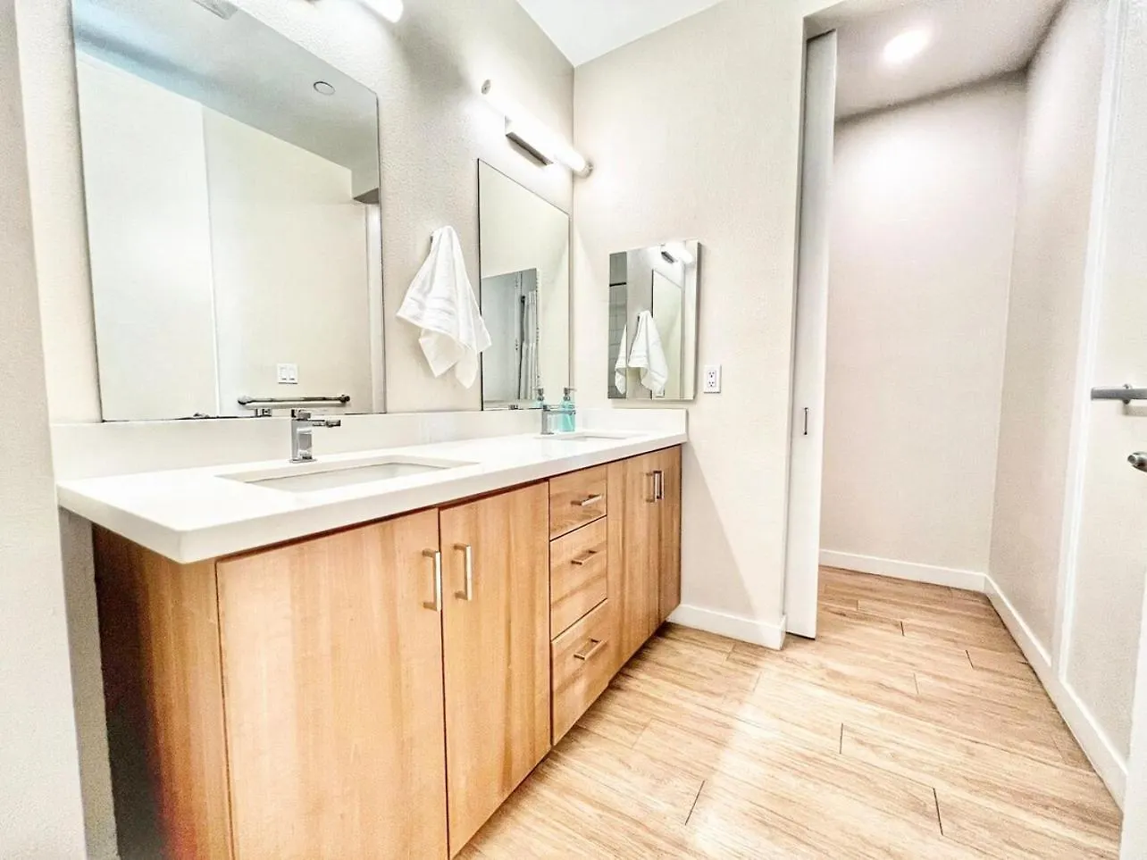 Apartment 3 Bedroom Penthouse In Downtown! *