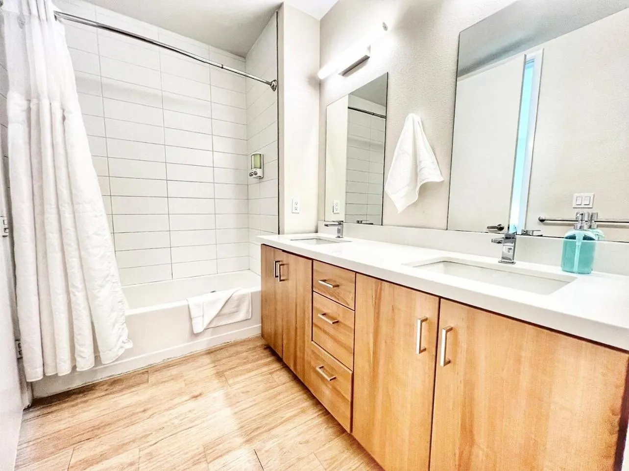 3 Bedroom Penthouse In Downtown!