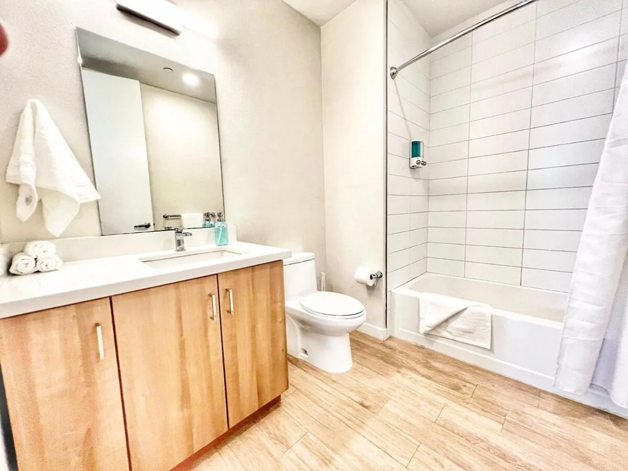 3 Bedroom Penthouse In Downtown! Apartment