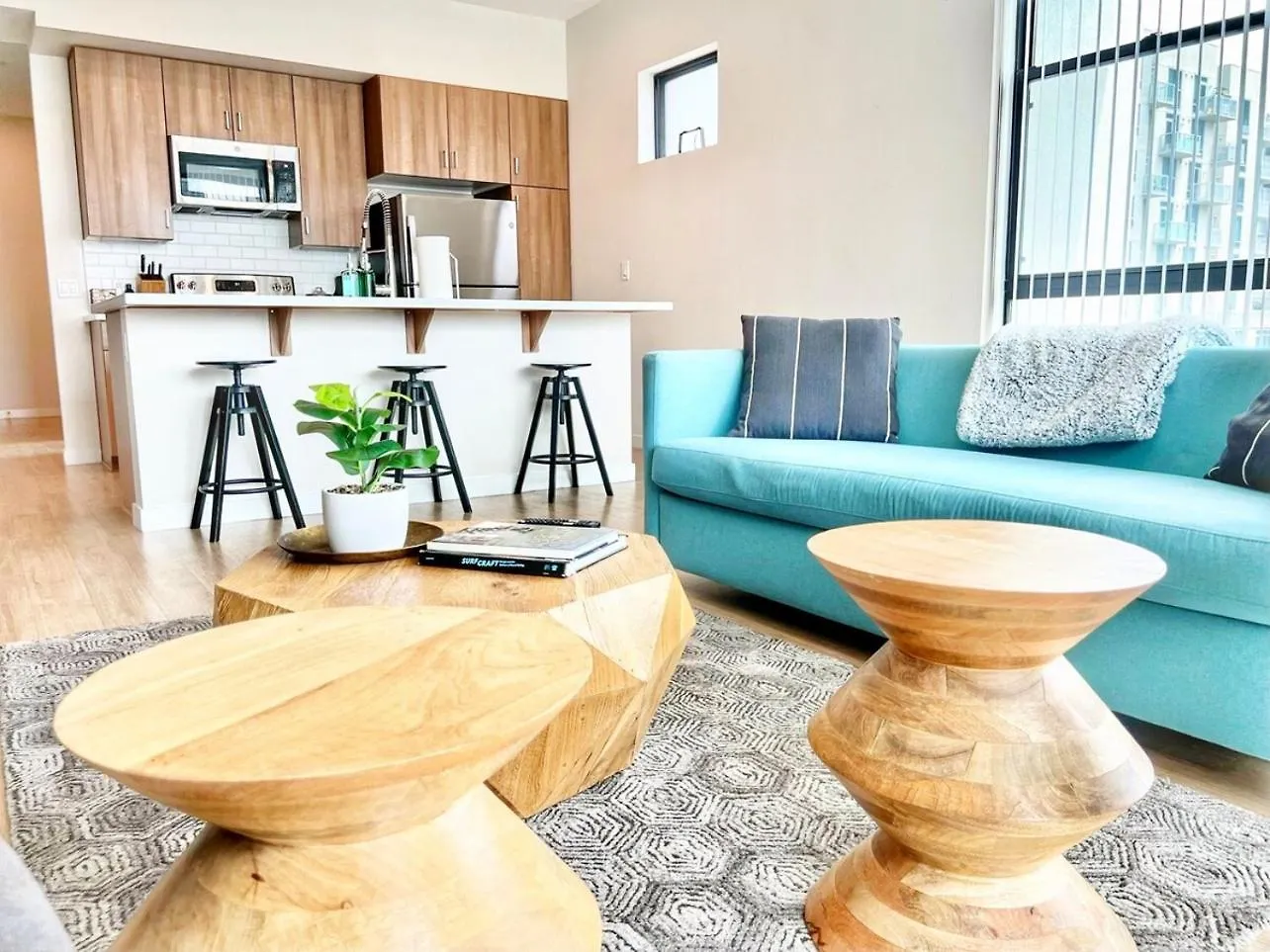 3 Bedroom Penthouse In Downtown! Apartment *