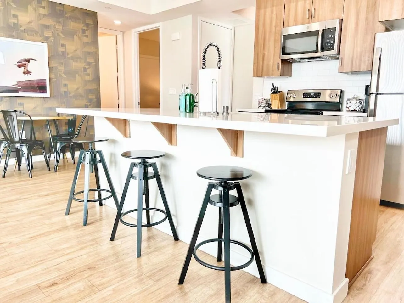 Apartment 3 Bedroom Penthouse In Downtown! *