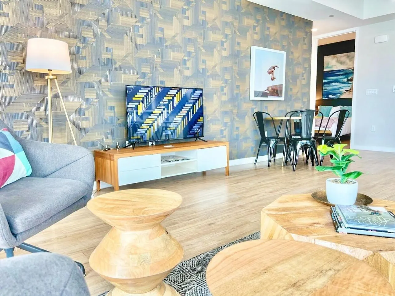 3 Bedroom Penthouse In Downtown! * San Diego