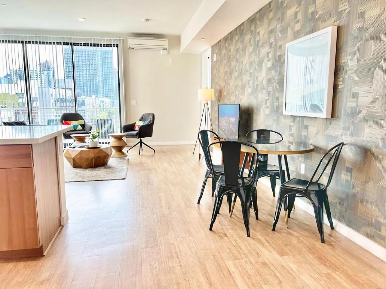 3 Bedroom Penthouse In Downtown! *