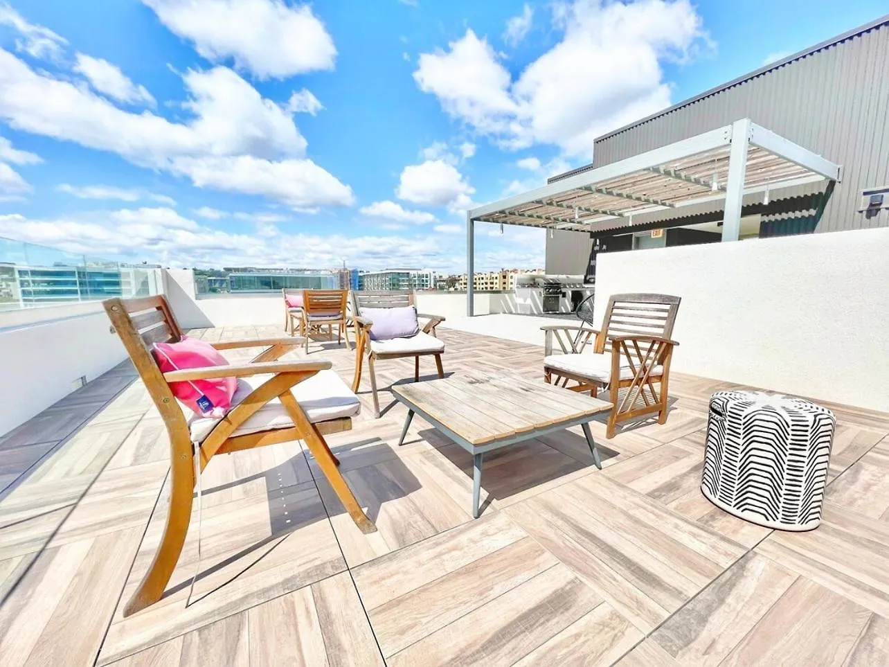 One Bedroom Wbalcony And Views! San Diego