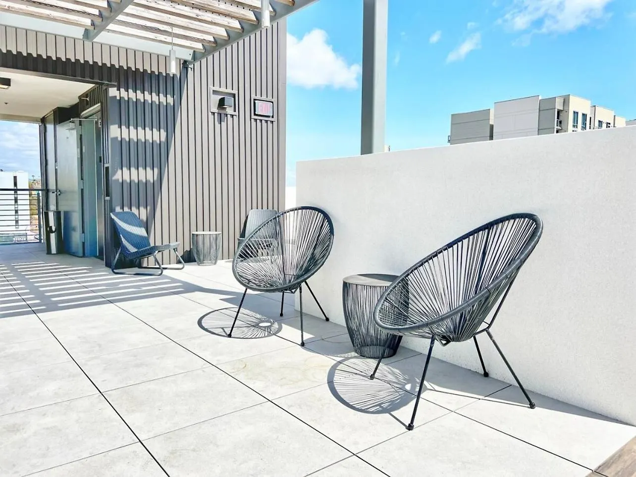 One Bedroom Wbalcony And Views! Apartment