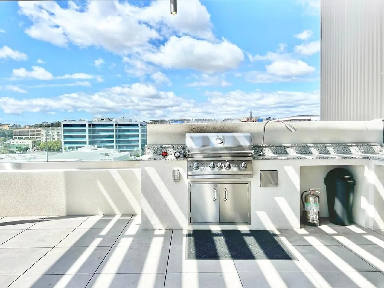 Apartment One Bedroom Wbalcony And Views!