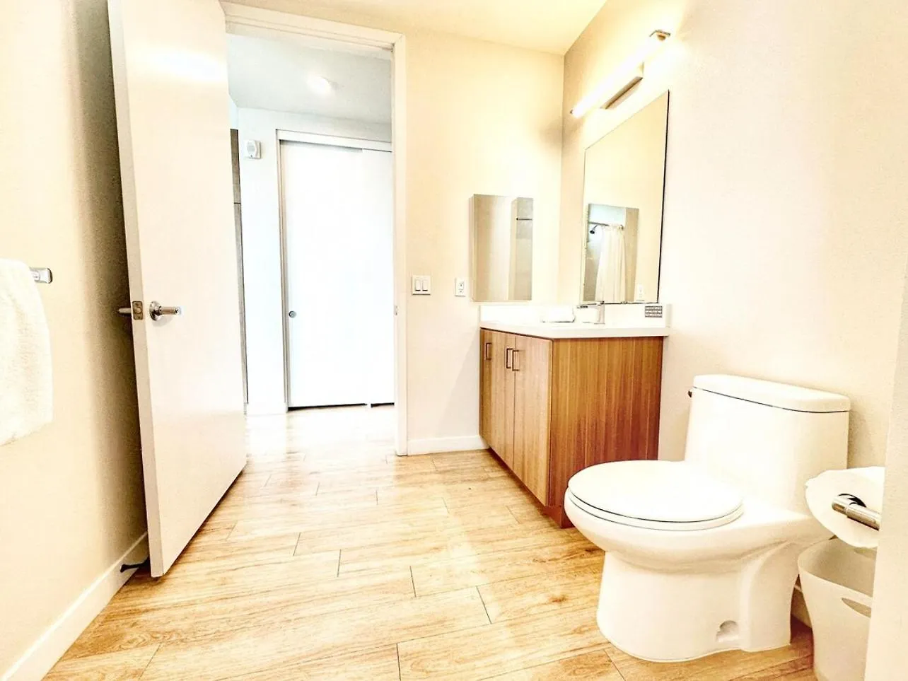 One Bedroom Wbalcony And Views!