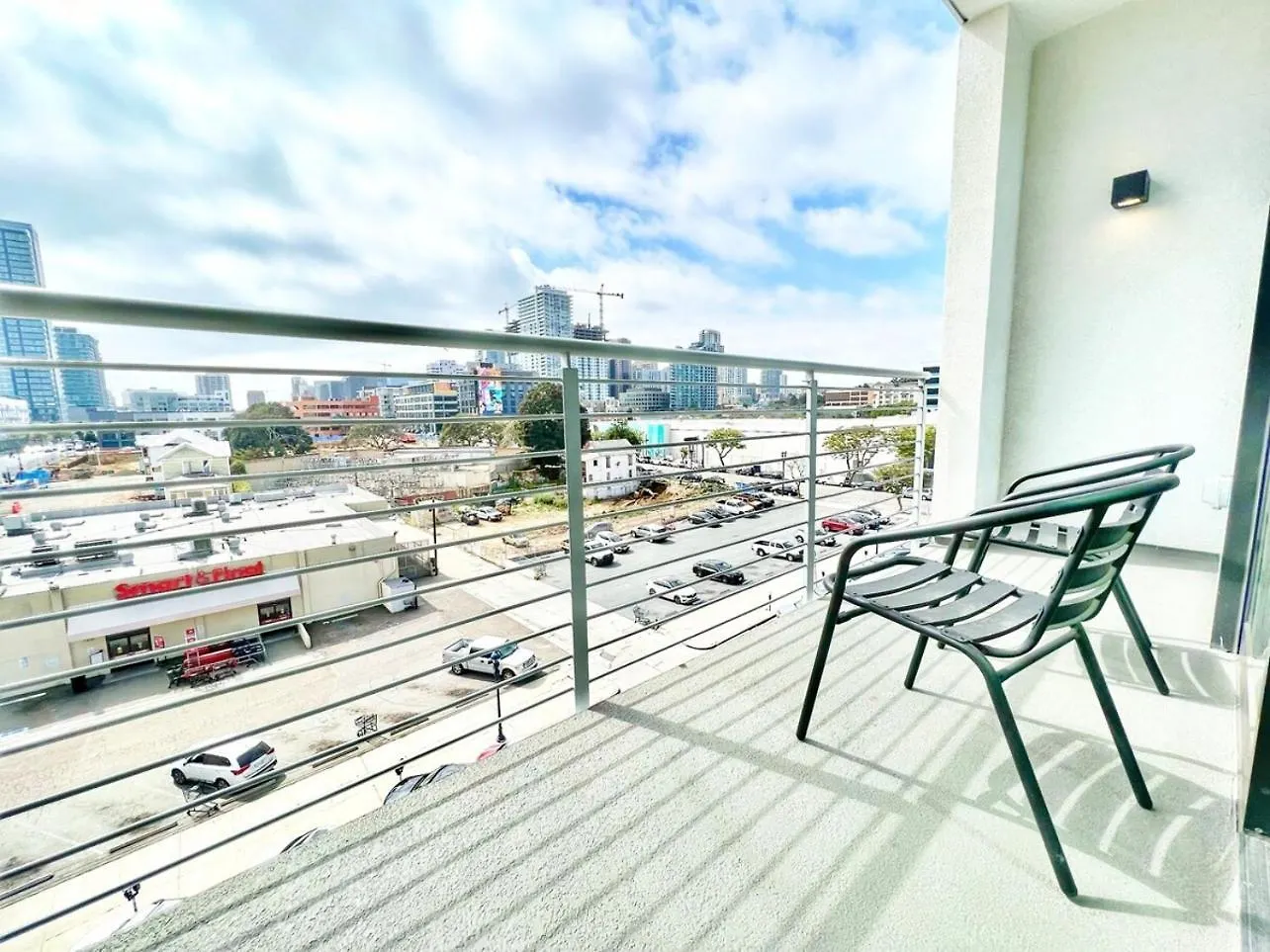 View In Downtown! Apartment