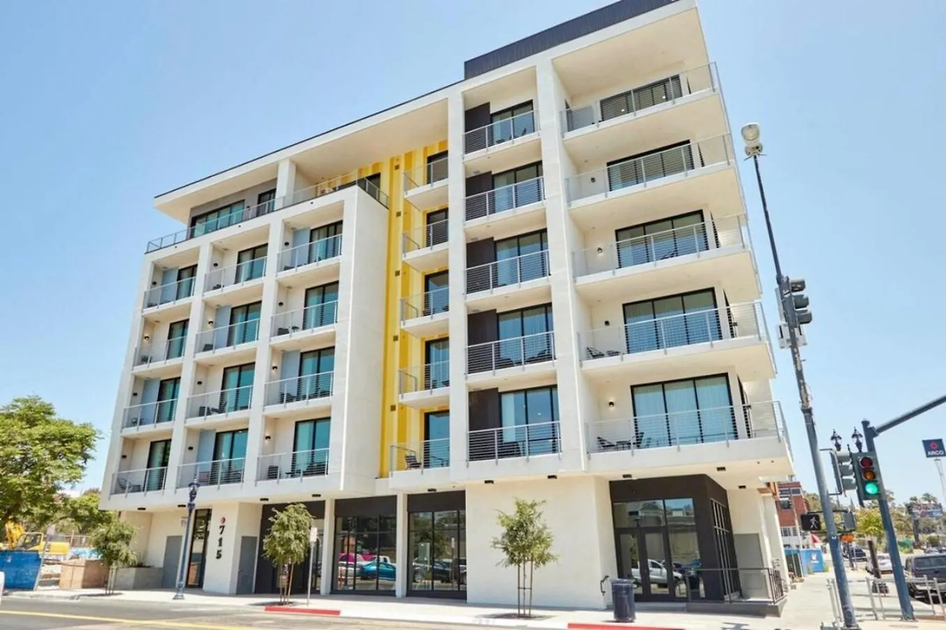 One Bedroom Wbalcony And Views! * San Diego