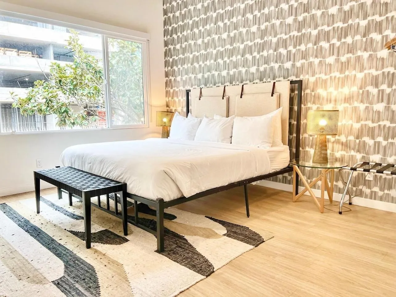 Cozy Couple's Corner In Downtown Apartment