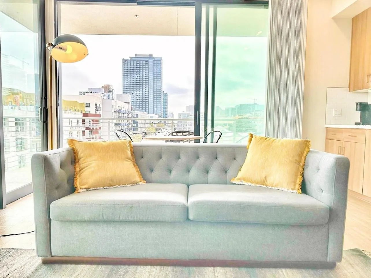 Apartment One Bedroom Wbalcony And Views! San Diego
