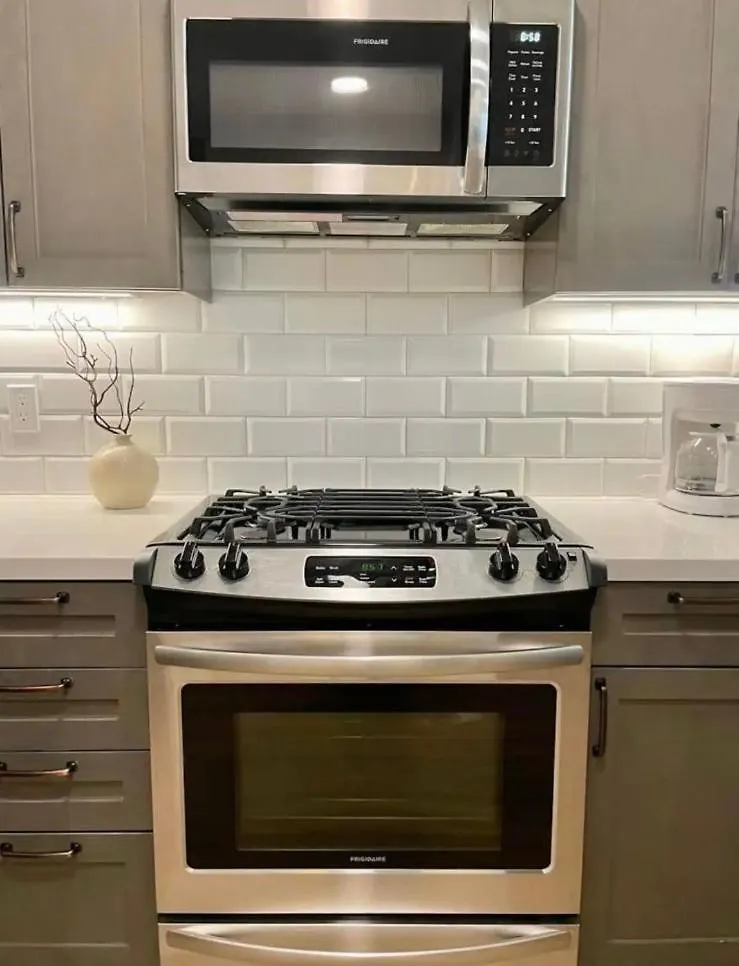 Apartment Stylish Downtown Views & Amenities *