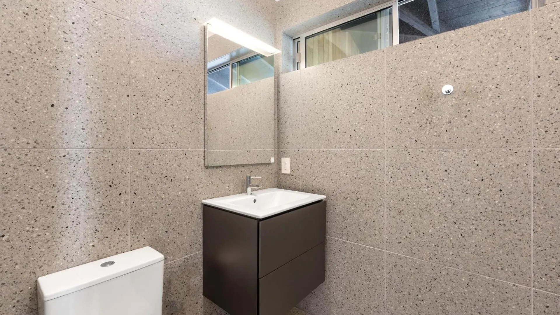 B5407 Beachfront Modern בית נופש