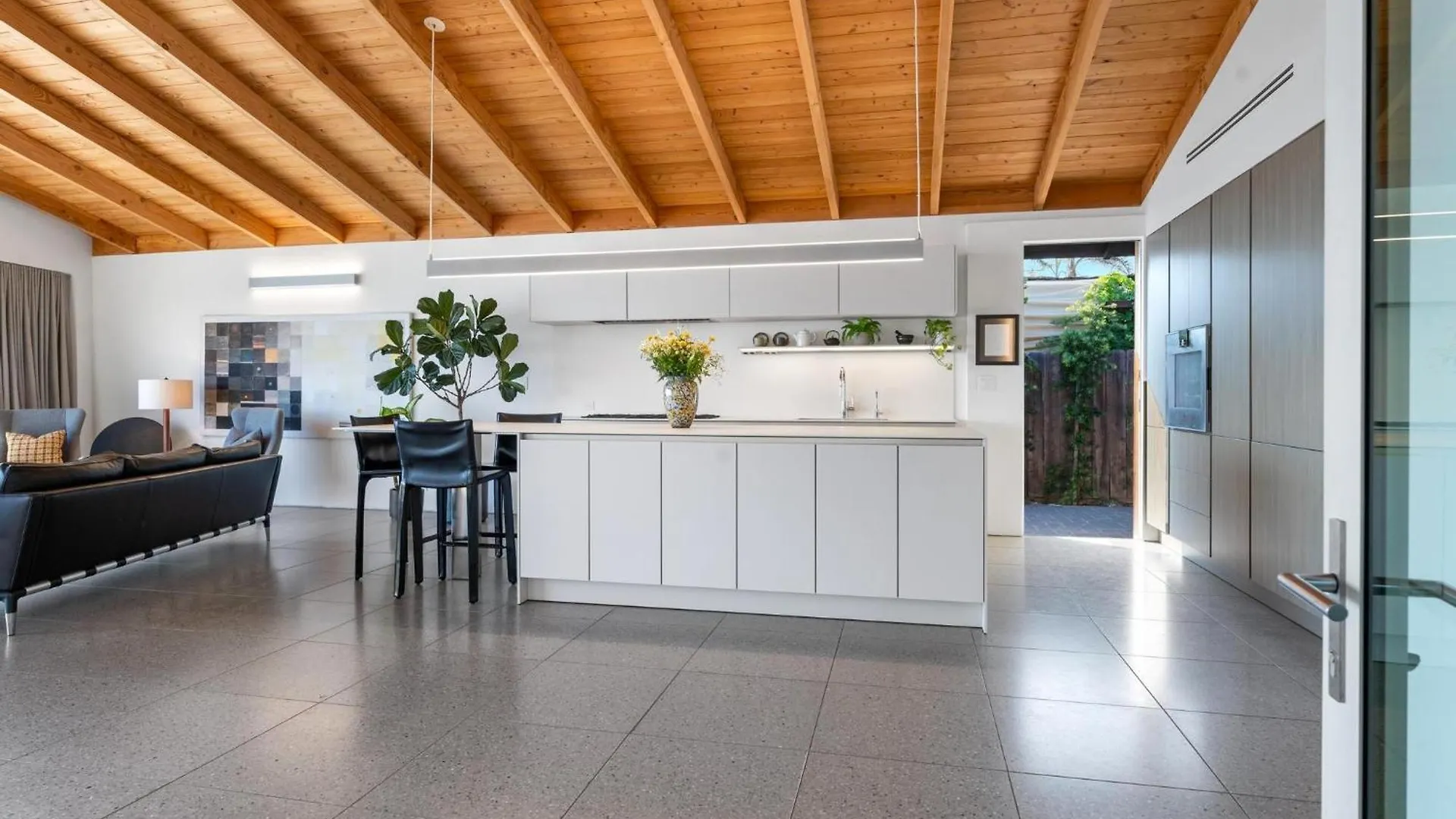 B5407 Beachfront Modern בית נופש *