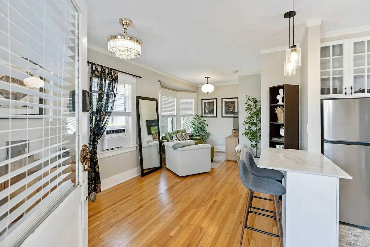 The Downtown Carriage Flat Apartment