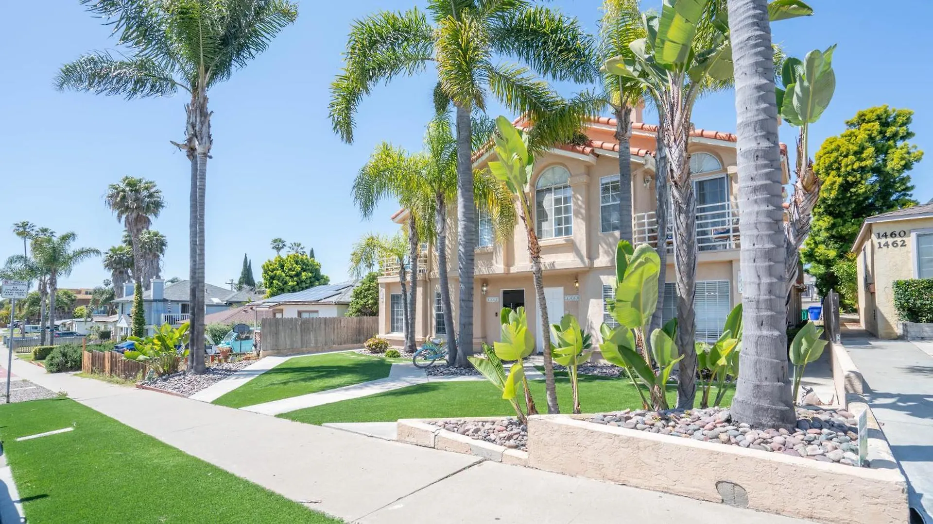 The Oliver - Pacific Hideaway